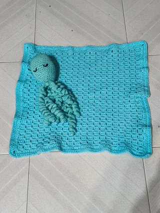 Mantita y pulpo crochet azul