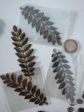 Lote aplicaciones metal oro viejo