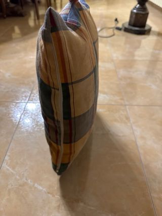 Cojín de sofá a cuadros