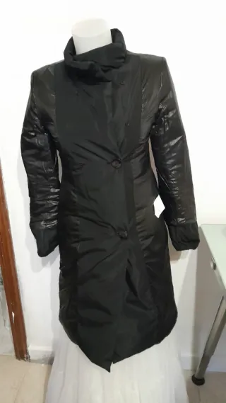 Abrigo acolchado Purificación García negro