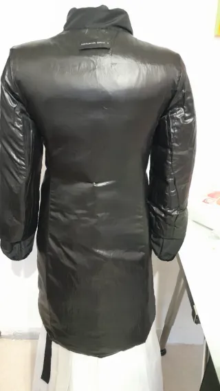 Abrigo acolchado Purificación García negro