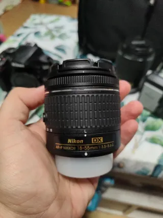 Cámara Nikon D3400 con accesorios
