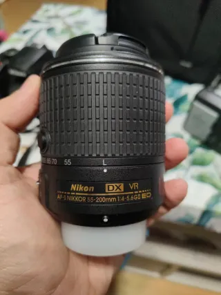 Cámara Nikon D3400 con accesorios