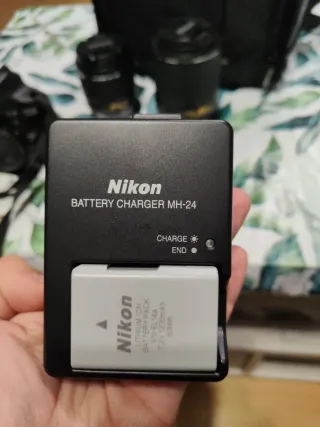 Cámara Nikon D3400 con accesorios