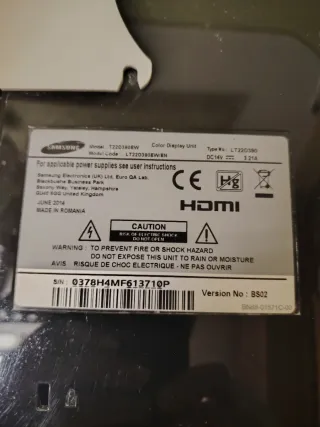 TV Samsung HDTV T22D390 EW con soporte para pared