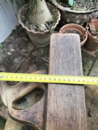 Cepillo de carpintero antiguo de madera