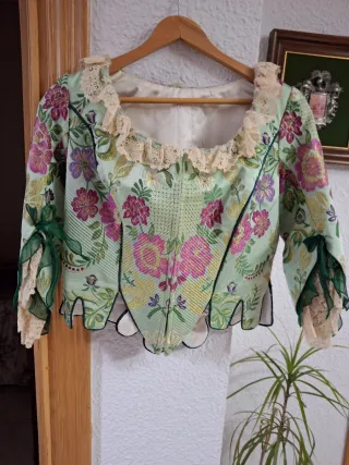 Traje de Fallera verde y rosa