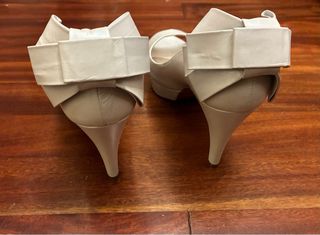 Zapatos de tacón abiertos Pura Lopez blancos novia