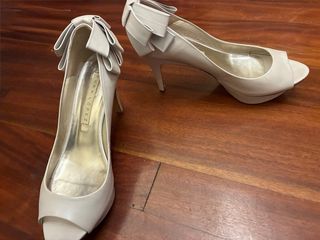 Zapatos de tacón abiertos Pura Lopez blancos novia