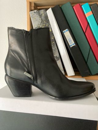 Botas de piel negras tacón. Usadas dos veces.