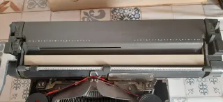 Máquina de escribir Olivetti Linea 98
