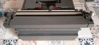 Máquina de escribir Olivetti Linea 98