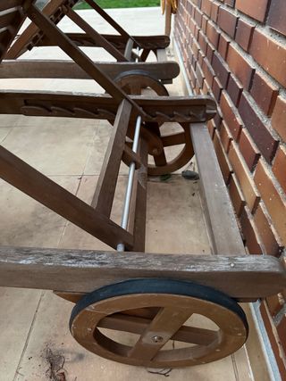 Tumbonas de madera reclinables para restaurar
