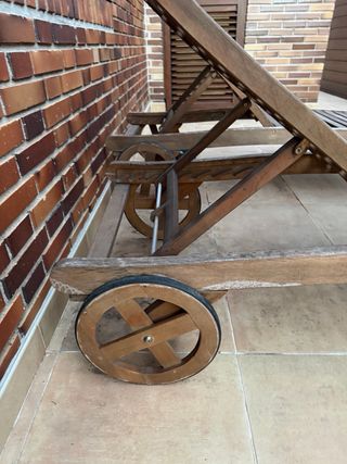 Tumbonas de madera reclinables para restaurar