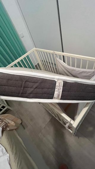 Cuna Ikea con colchón y chichonera