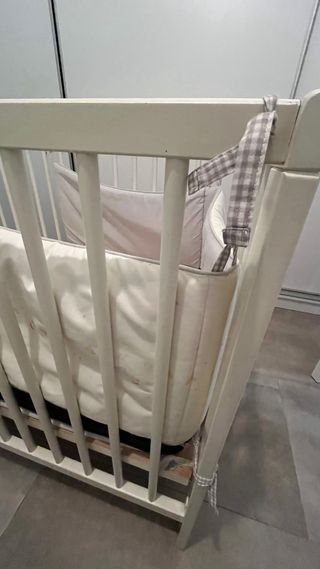 Cuna Ikea con colchón y chichonera