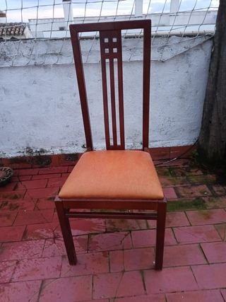 Silla de madera y tela