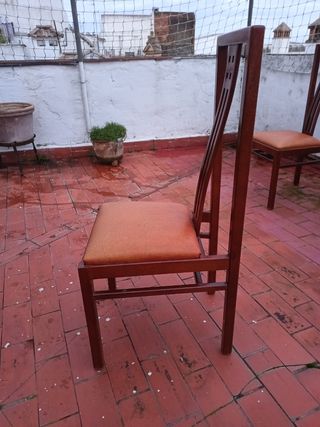 Silla de madera y tela
