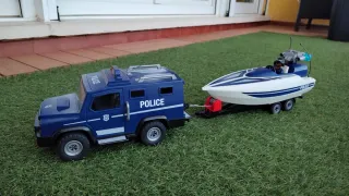 Playmobil Coche Policía y Lancha + 2 Figuras