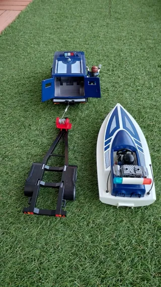 Playmobil Coche Policía y Lancha + 2 Figuras