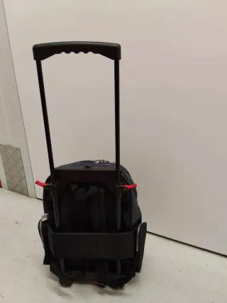 Mochila escolar negra y gris con ruedas