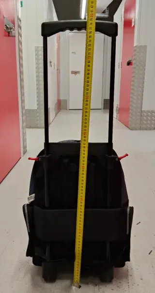 Mochila escolar negra y gris con ruedas