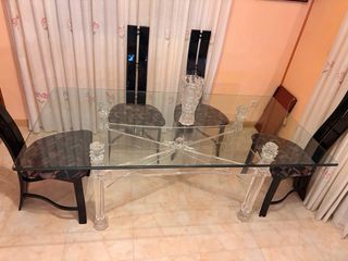 Mesa de cristal de diseño y 6 sillas