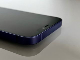 iPhone 12 Morado Muy Cuidado
