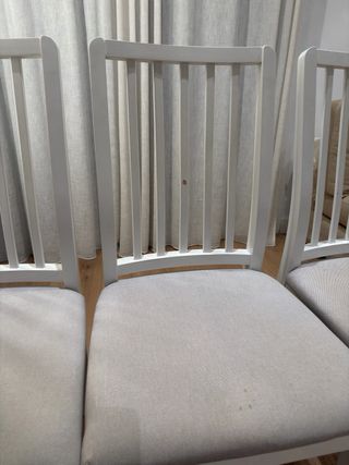 4 Sillas de comedor blancas y beige
