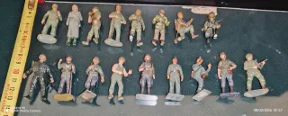 Cimeli militari in plastica