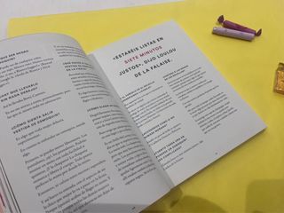 Miniatura Idôle Lancôme y libro Estilo