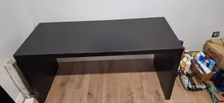 Mesa de escritorio negra