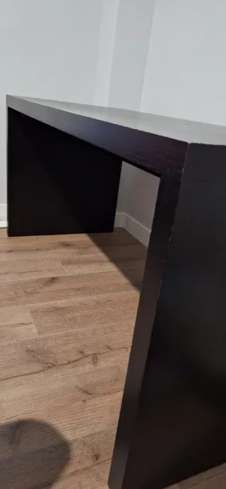 Mesa de escritorio negra