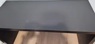 Mesa de escritorio negra