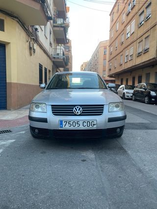 Volkswagen Passat 2003 con 315.000km tlf 631824095