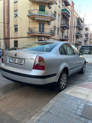 Volkswagen Passat 2003 con 315.000km tlf 631824095
