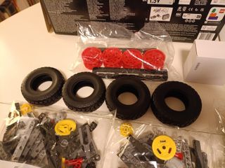 LEGO Technic Audi RS Q e-tron 42160