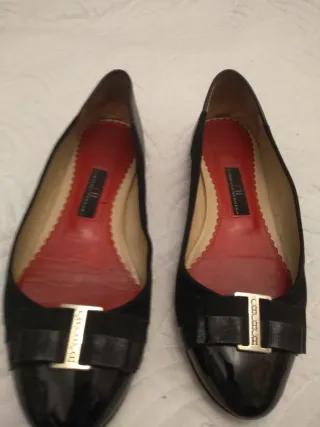 Manoletinas CH Piel Negra Hebilla Logo