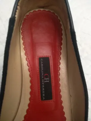 Manoletinas CH Piel Negra Hebilla Logo