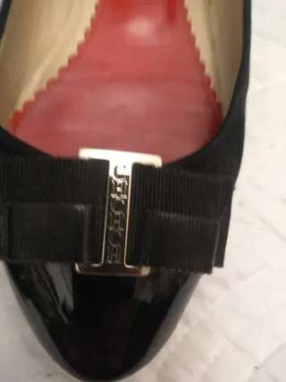 Manoletinas CH Piel Negra Hebilla Logo