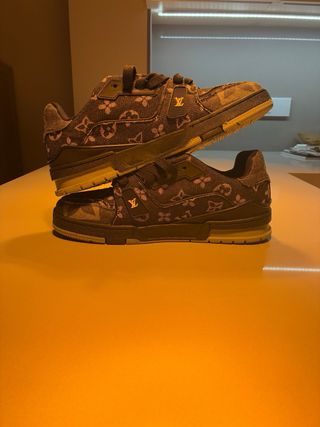 Zapatillas negras/gris actuales