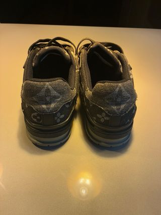 Zapatillas negras/gris actuales