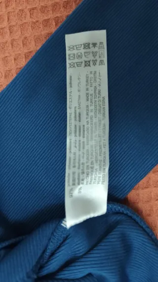 Camiseta azul manga larga con nudo