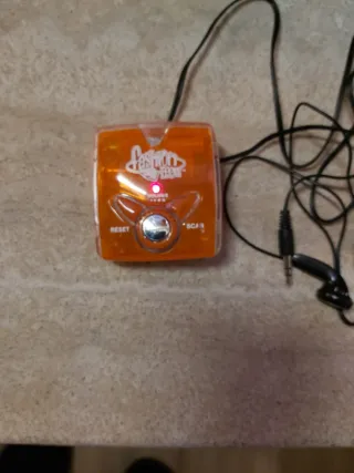 Radio Arancio Vintage con Cuffie