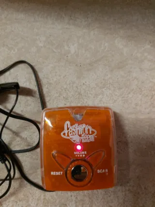 Radio Arancio Vintage con Cuffie