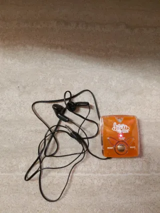 Radio Arancio Vintage con Cuffie