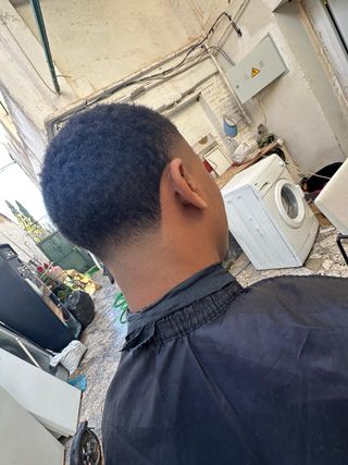 soy barbero busco barbería para trabajar