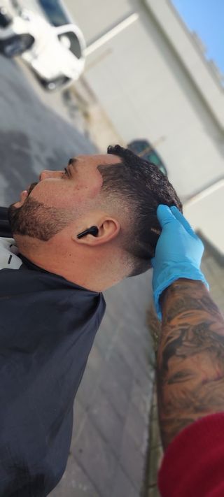 soy barbero busco barbería para trabajar