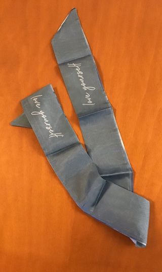 Foulard grigio con stampa di gru