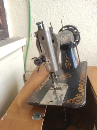 2 Máquinas de coser antigua ANKER y ALFA